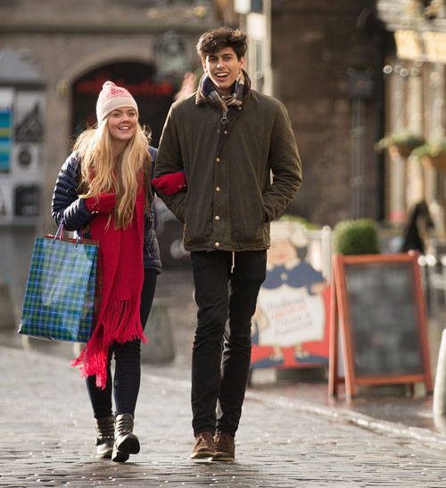 couple walking in edinburgh